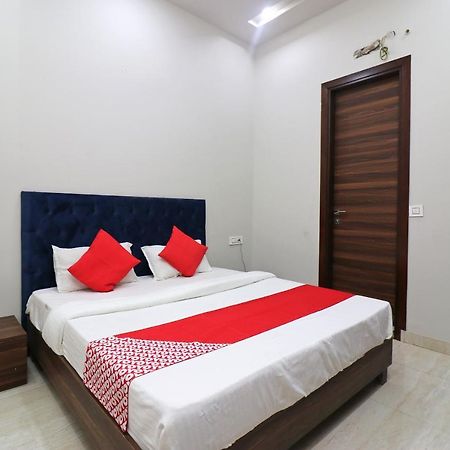 Oyo 38799 Savoy Guest House Panipat Luaran gambar