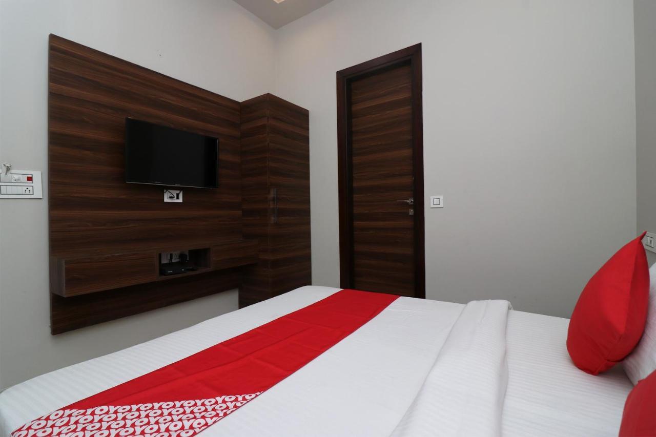 Oyo 38799 Savoy Guest House Panipat Luaran gambar