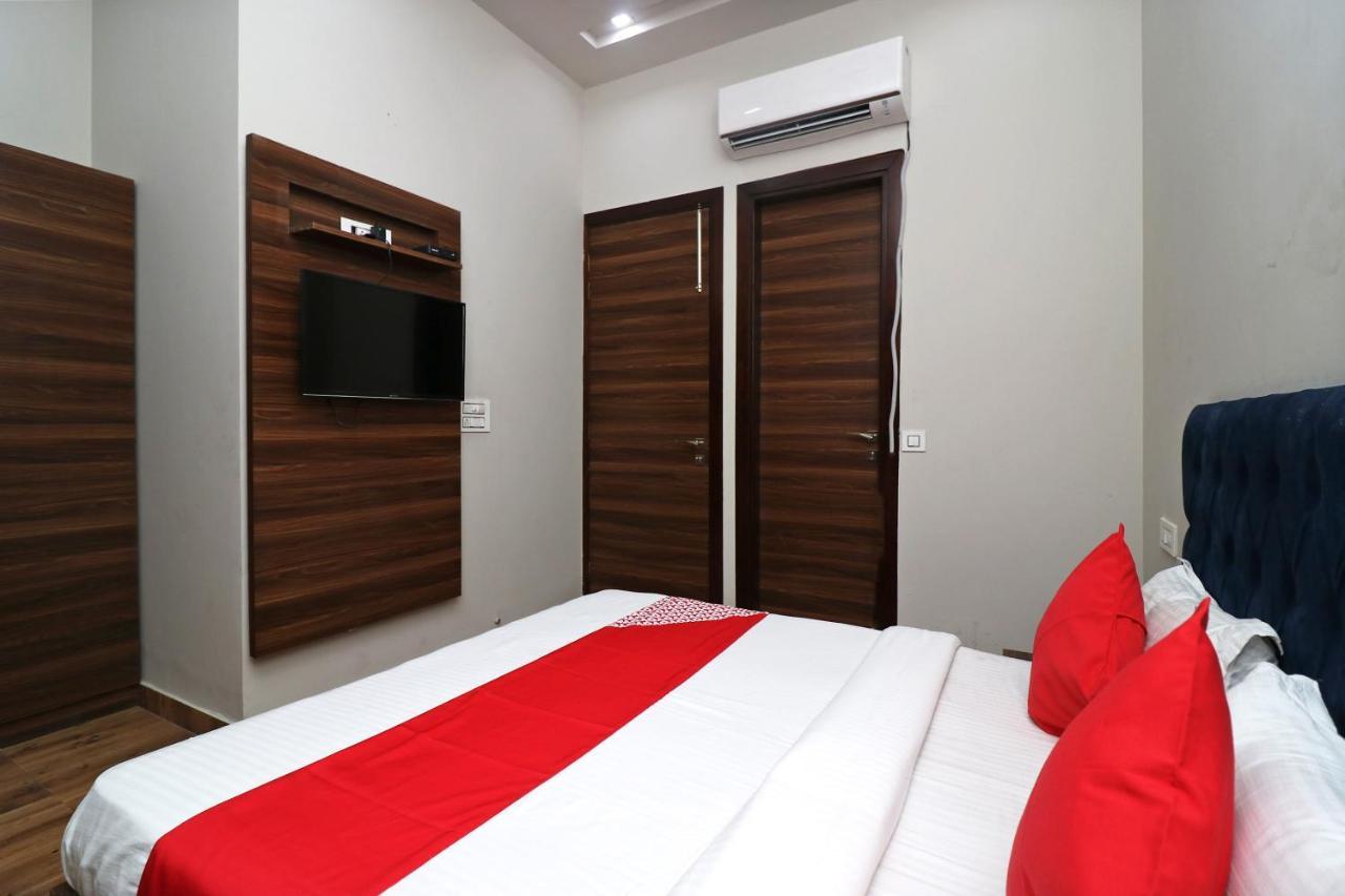 Oyo 38799 Savoy Guest House Panipat Luaran gambar