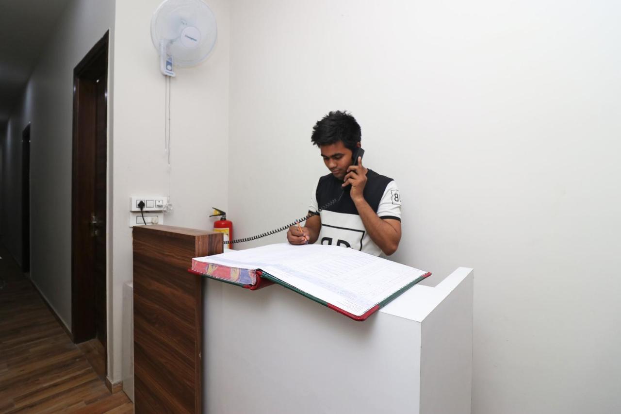 Oyo 38799 Savoy Guest House Panipat Luaran gambar